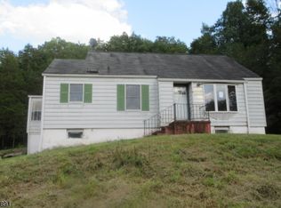 51 Sunset Lake Rd, Hardwick, NJ 07825