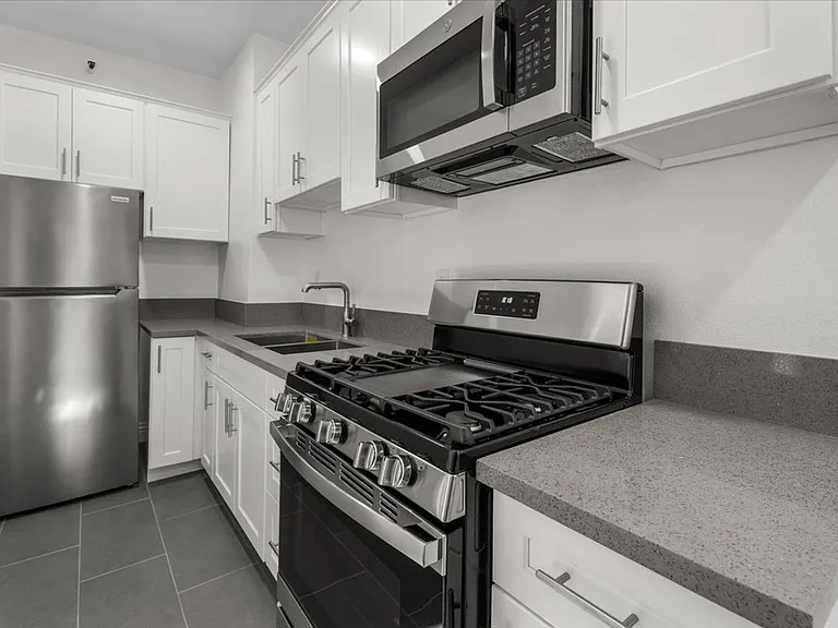 1611 Schrader Apartments (#810) — Photo 8