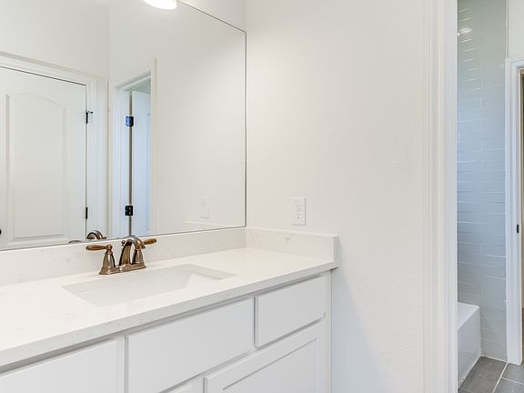 2nd image of 122 E Kikipua Ln