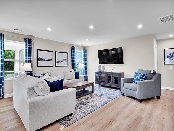 4th image of 3097 Edgehill Dr
