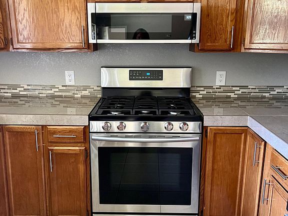 Range and microwave.