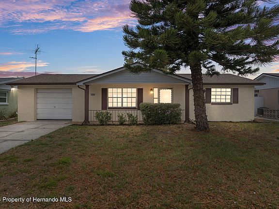 4th image of 7231 Oak Crest Dr