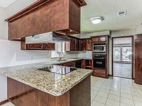 3rd image of 20224 Atascocita Shores Dr