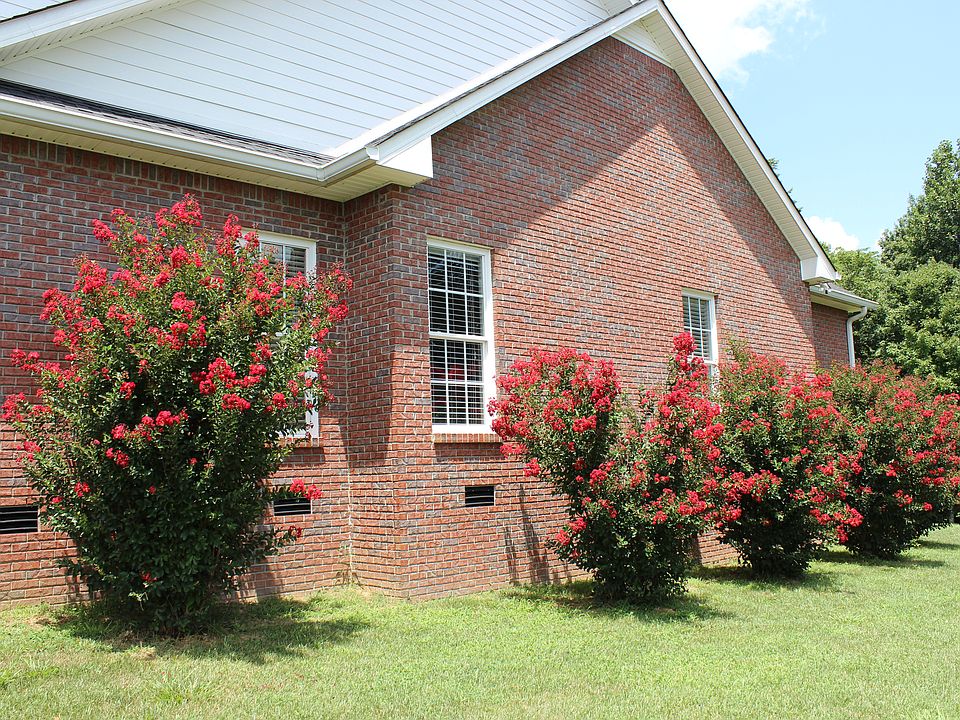 1st image of 305 Brigg Dr