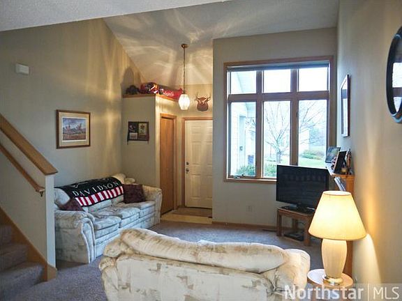 3rd image of 1101 Hawthorne Ct