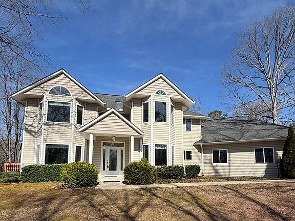 4th image of 838 Peachtree Hills Rd