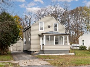 48 Henry St, Glens Falls, NY 12801