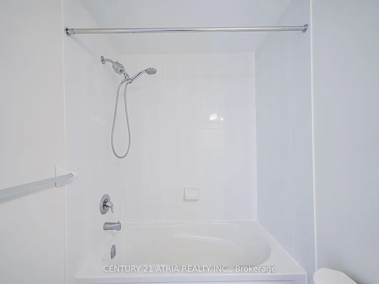 1 Bond Cres #1 — Photo 33