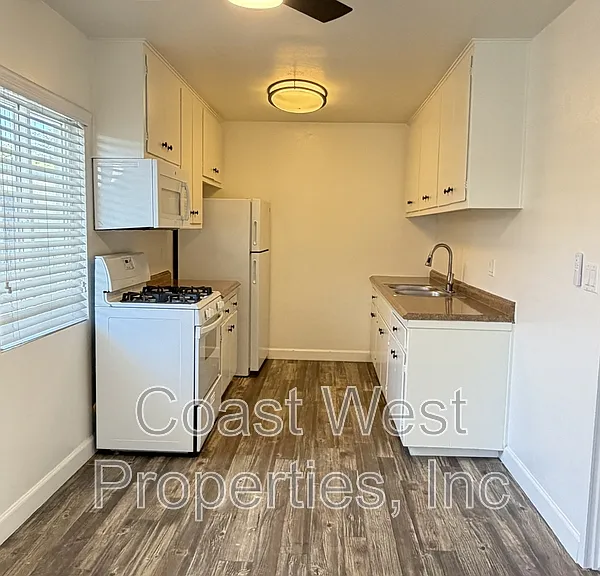 381 Oak Ave #5 — Photo 6