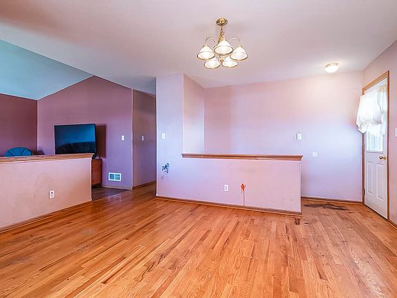 5th image of 3985 Creekside Dr