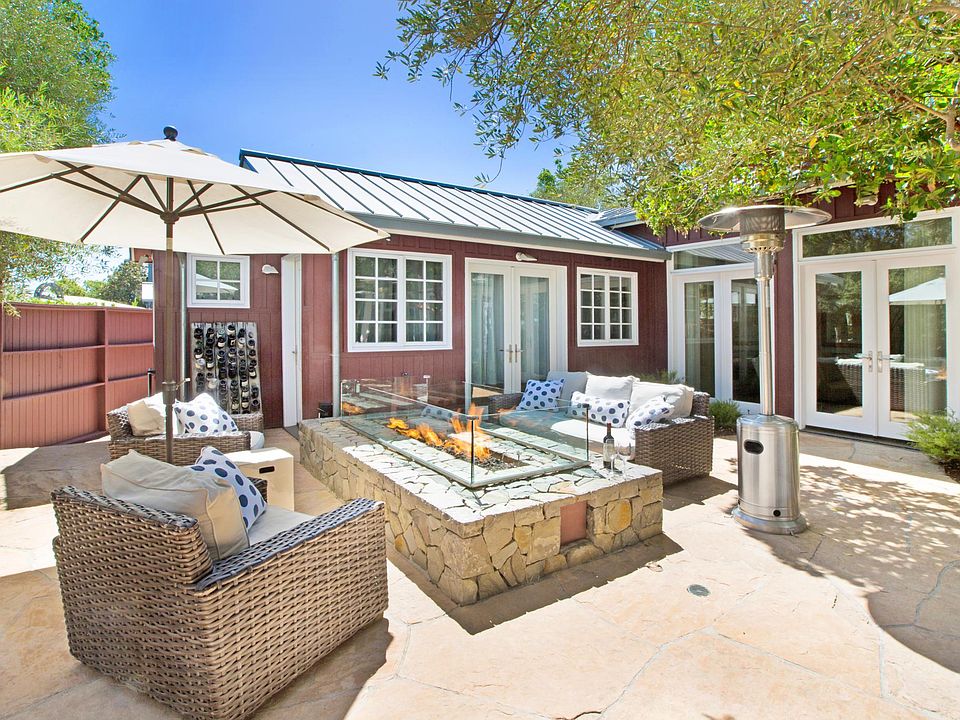 Courtyard / Firepit