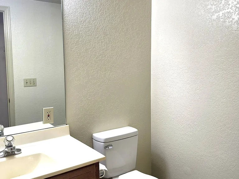 15170 N Stevens St #B — Photo 10