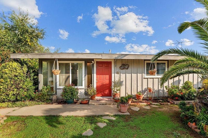 1st image of 253 N 8th Ave