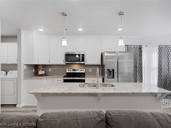5th image of 1217 W Red Hill St