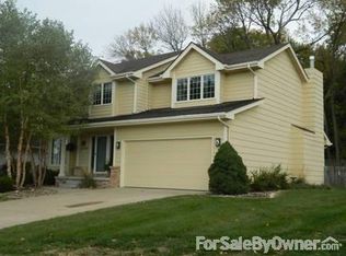 5996 Applewood Dr, West Des Moines, IA 50266