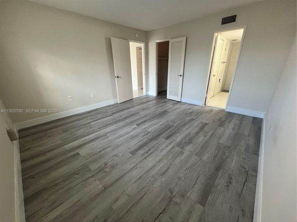 5731 NW 37th St APT 218