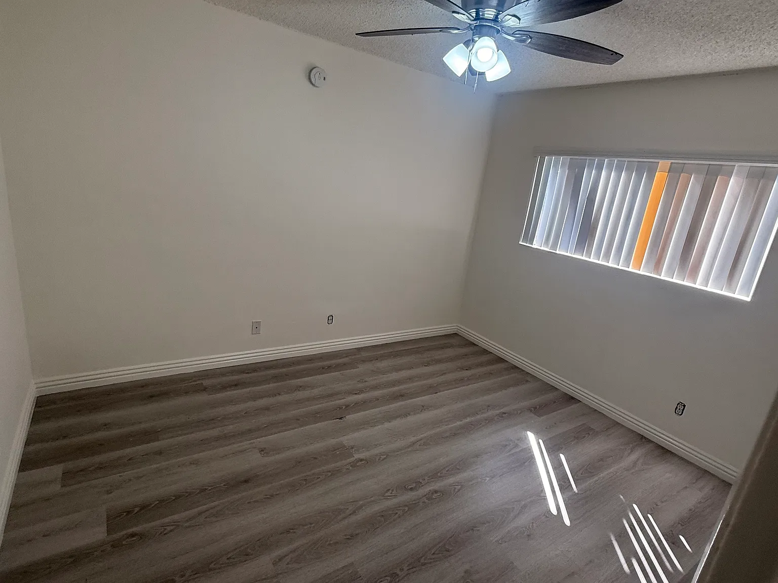 2 bed, 950 sqft, $2,400 — Photo 3