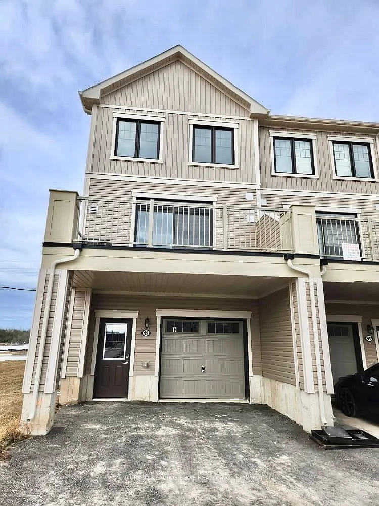 4 bed, $2,500 — Photo 1
