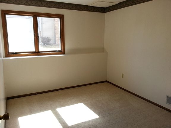 4th image of 3017 Payne Ave