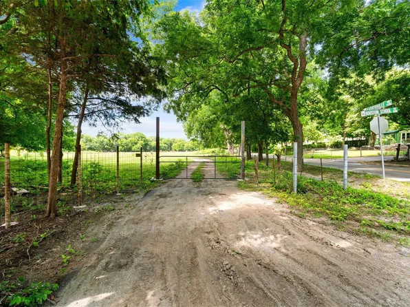 1213 S Houston School Rd, Lancaster, TX 75146