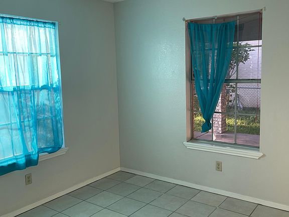 5th image of 2112 N 32nd St #2112