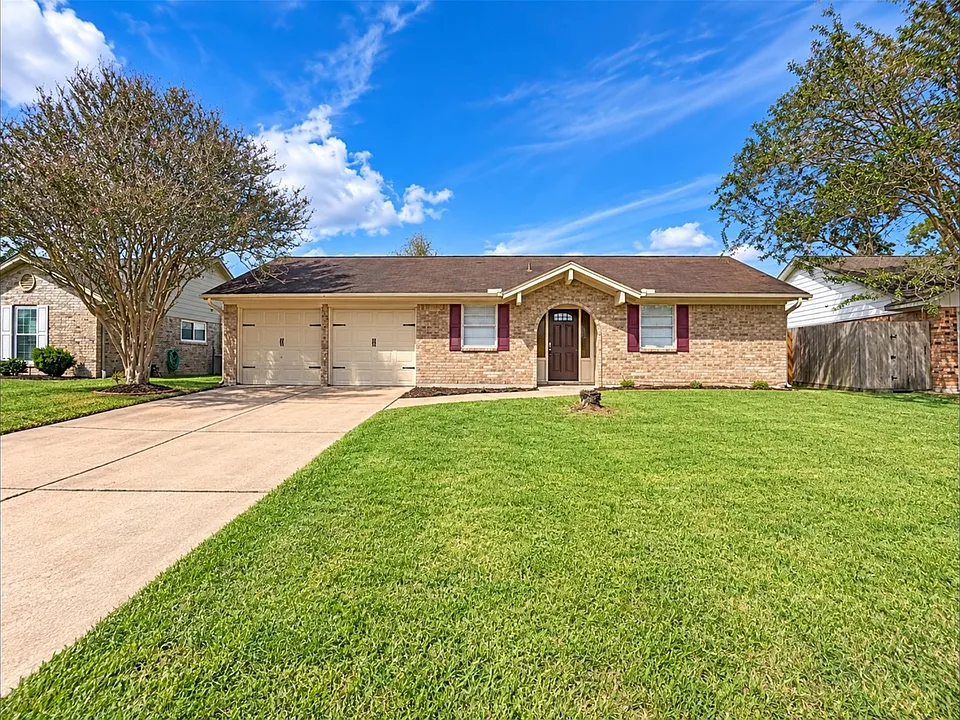 2114 Yorktown Ct N