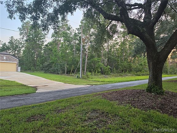 3rd image of 17 Oak Village Blvd