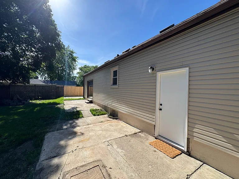 511 Montgomery Rd — Photo 14
