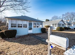 17 Old Colony Rd, Old Lyme, CT 06371