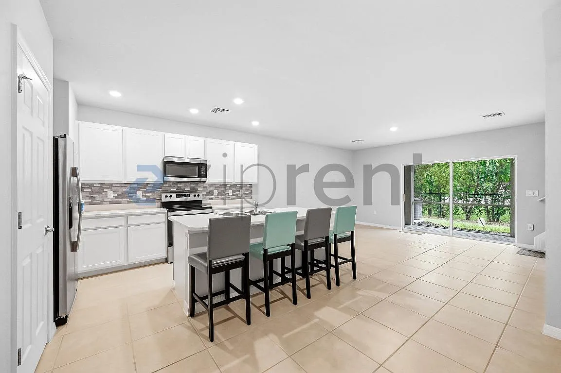 3 bed, 2.5 bath, 1525 sqft, $2,299 — Photo 2