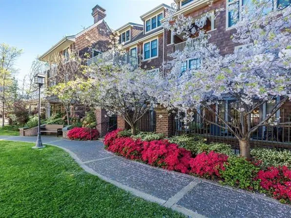 325 Channing Ave APT 111, Palo Alto, CA 94301