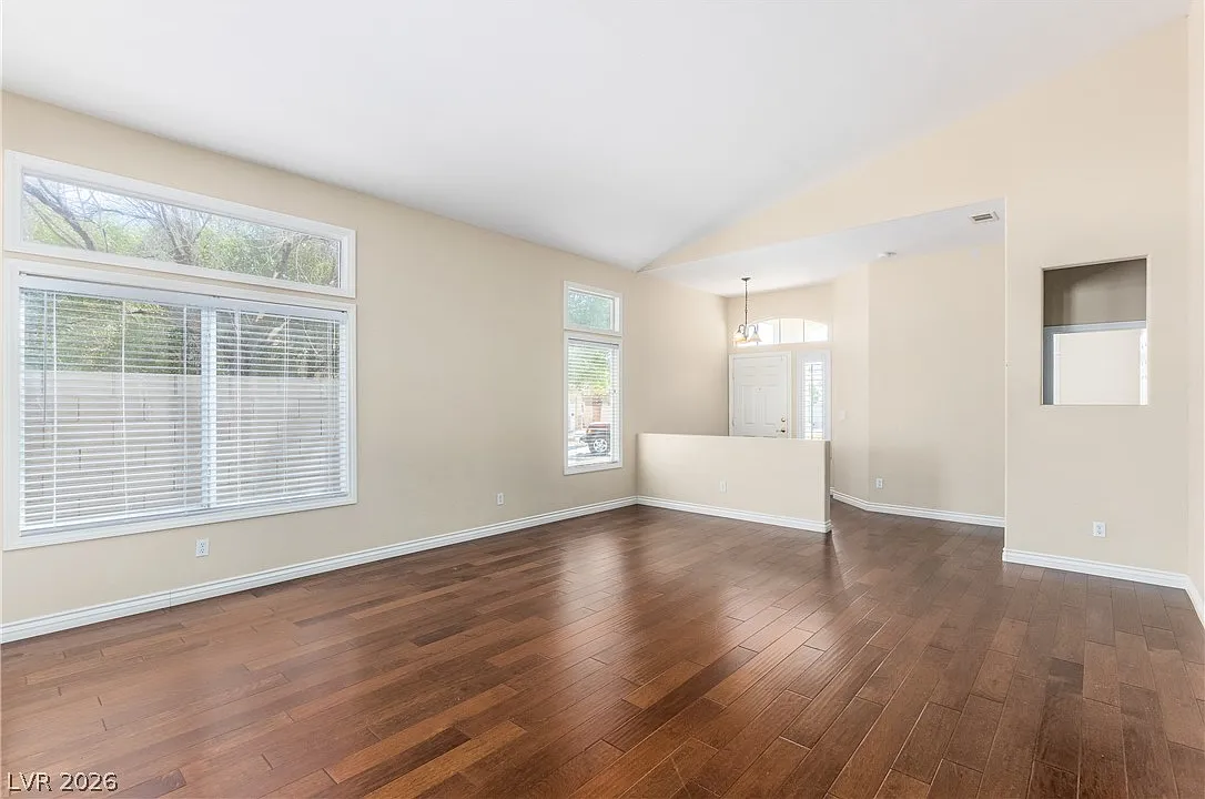 4 bed, 2.0 bath, 2020 sqft, $2,723 — Photo 4
