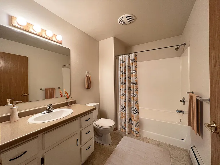 625 E Chesak Ave — Photo 5