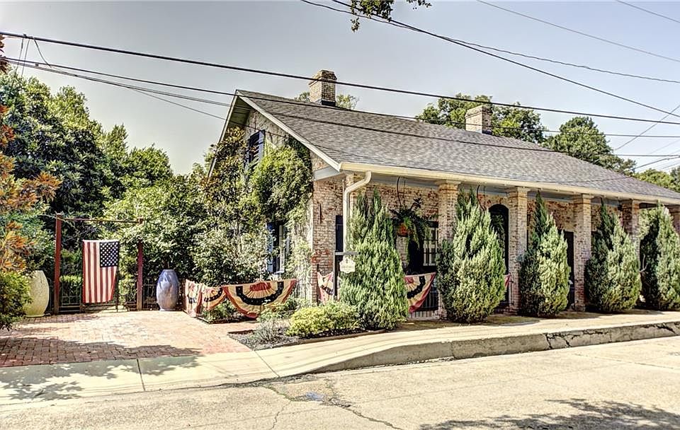 1st image of 225 Poete St