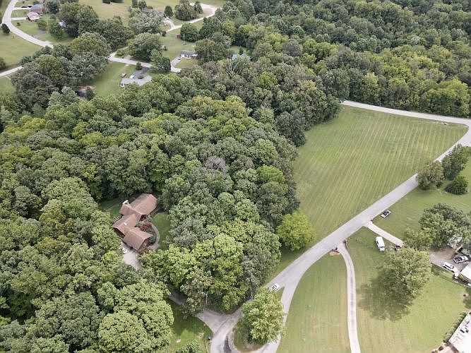 1st image of 130 Woods Ln
