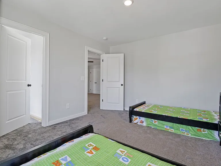 917 Plowson Rd — Photo 33