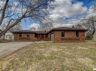 65 Guinevere Dr, Rochester, IL 62563