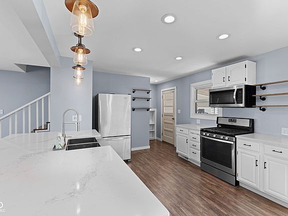 2nd image of 638 Maple Ct