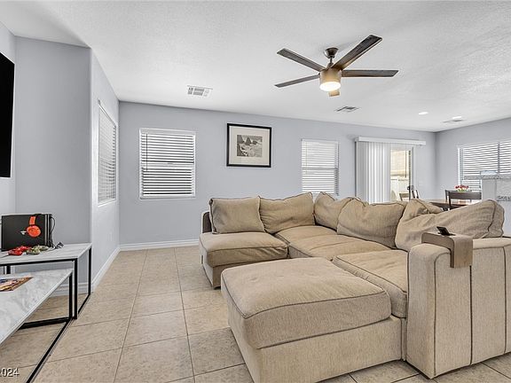 4th image of 990 Coronado Peak Ave
