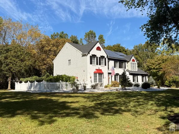 14 Brookside Ct, Cranbury, NJ 08512