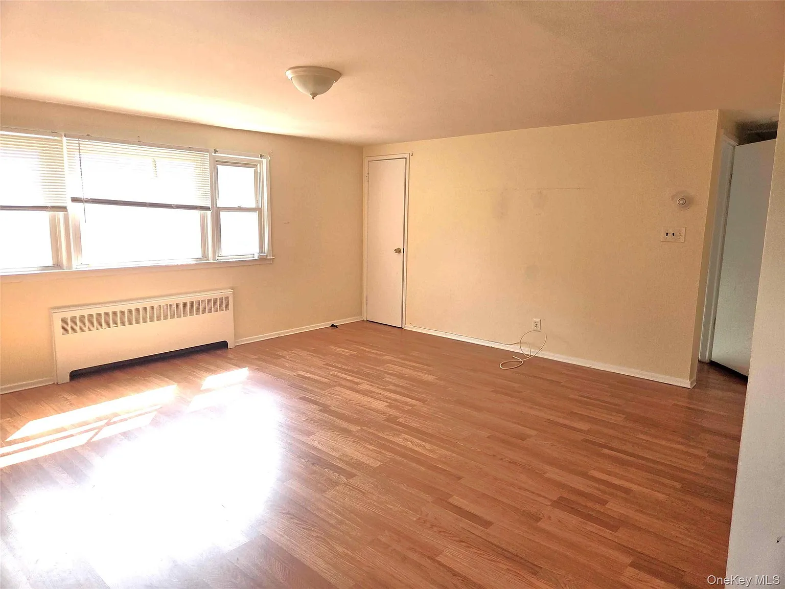 2 bed, 1.0 bath, 1872 sqft, $3,200 — Photo 3
