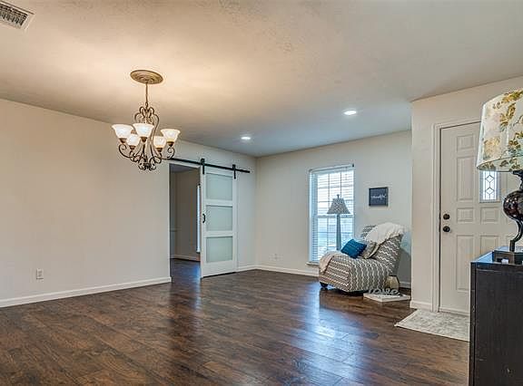 3rd image of 4809 Brandenburg Ln