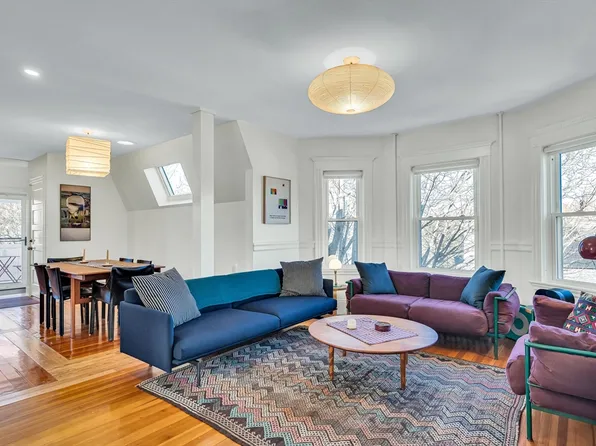 68 Dartmouth St #3, Belmont, MA 02478