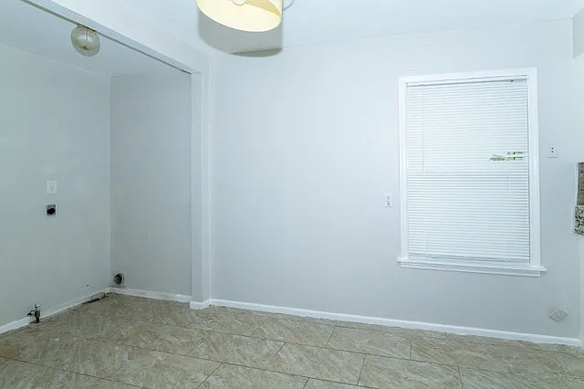 402 Blakeley Dr — Photo 6