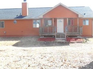 203 4th St, Stapleton, NE 69163