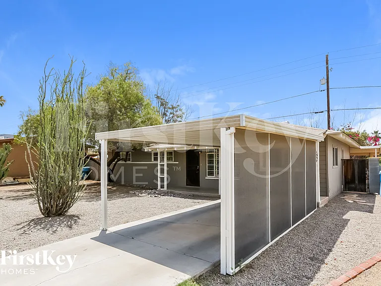 1357 W Sells Dr — Photo 13