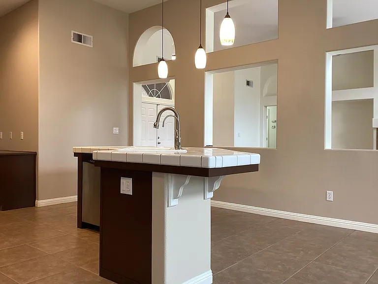 7526 N Ellendale Ave — Photo 13