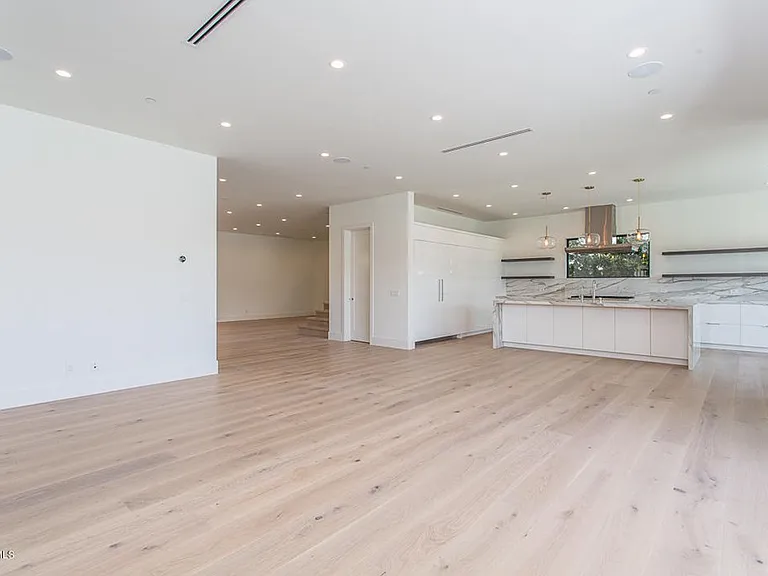 2120 Greencastle Way — Photo 12