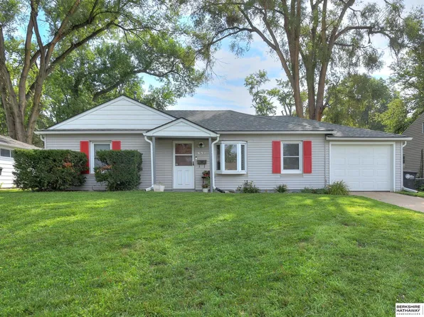 631 S 69th St, Omaha, NE 68106