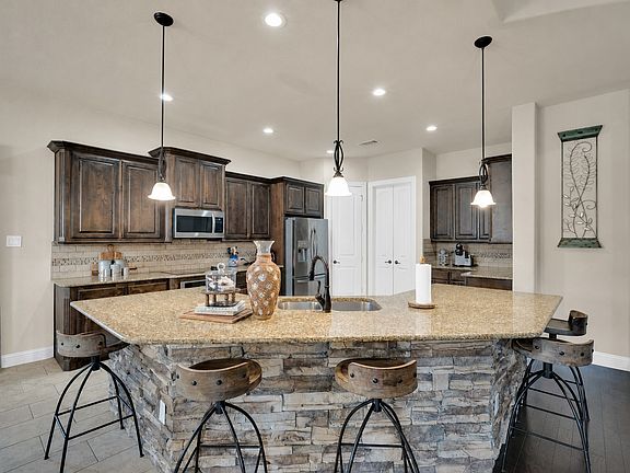 5th image of 410 Salt Cedar Dr